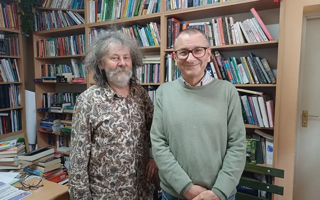 Jerzy Stanisław Majewski odwiedził bibliotekę w Kępnie