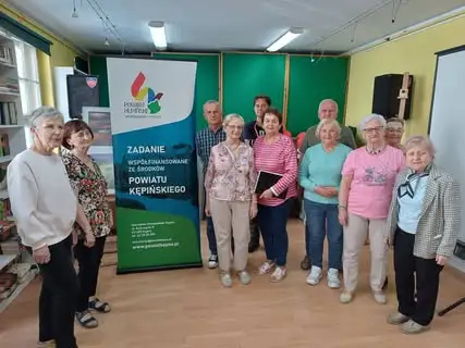 Joga i chór dla seniorów w bibliotece w Kępnie