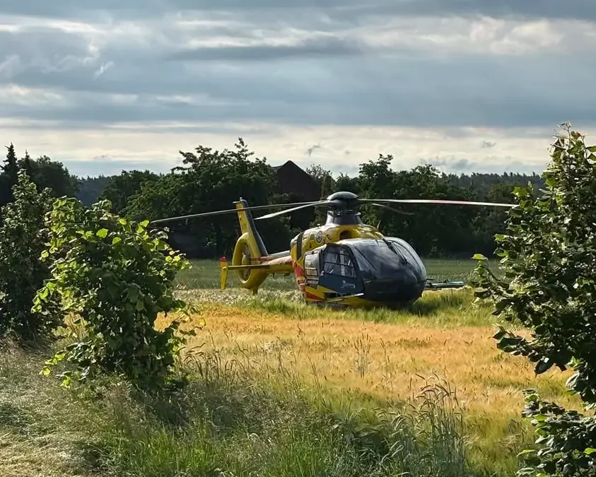 Lądowanie śmigłowca LPR w Stogniewicach – strażacy zabezpieczali miejsce