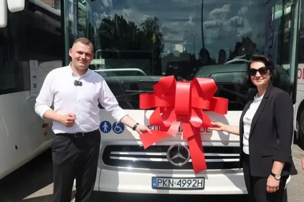 Cztery nowe autobusy niskoemisyjne wyjadą na trasy w powiecie kępińskim