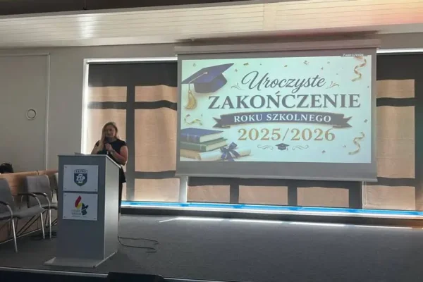 Pożegnanie absolwentów i klas promocyjnych w ZSP Nr 2