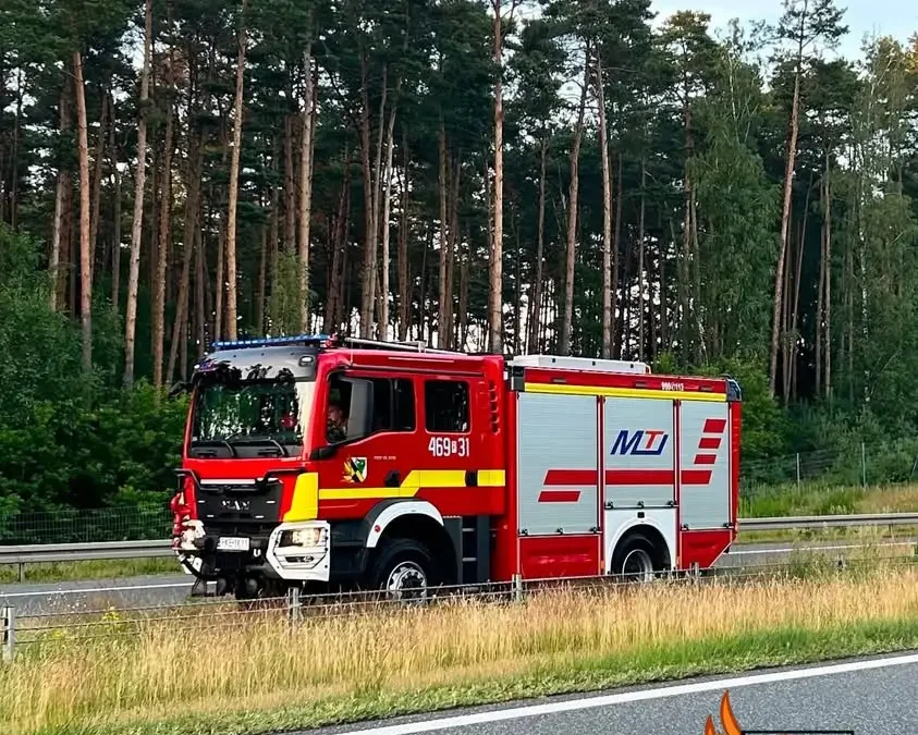 Pożar autobusu na trasie S8 – interweniowało kilkanaście zastępów straży