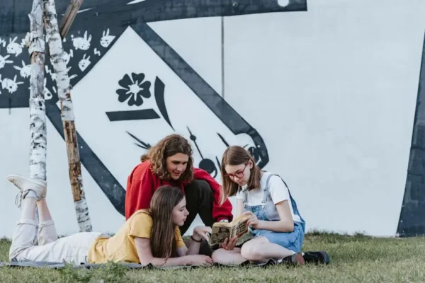 Uczennice z LOK wzięły udział w konkursie „Przyłapani na czytaniu”
