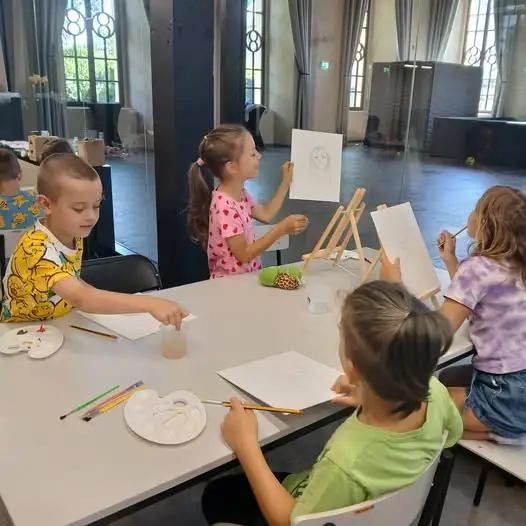 Kreatywne warsztaty malarskie i seans filmowy w Centrum Synagoga