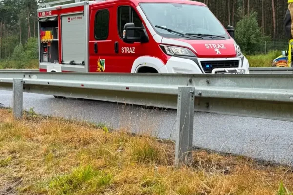 Dachowanie na trasie S8 – interwencja służb w rejonie Kępna