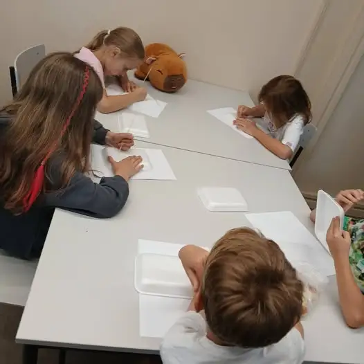 Kreatywne warsztaty styrodruku dla dzieci – radość i rozwój przez sztukę