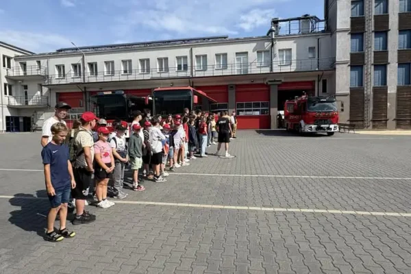 Młodzieżowe drużyny pożarnicze z gminy Rychtal na wycieczce edukacyjnej