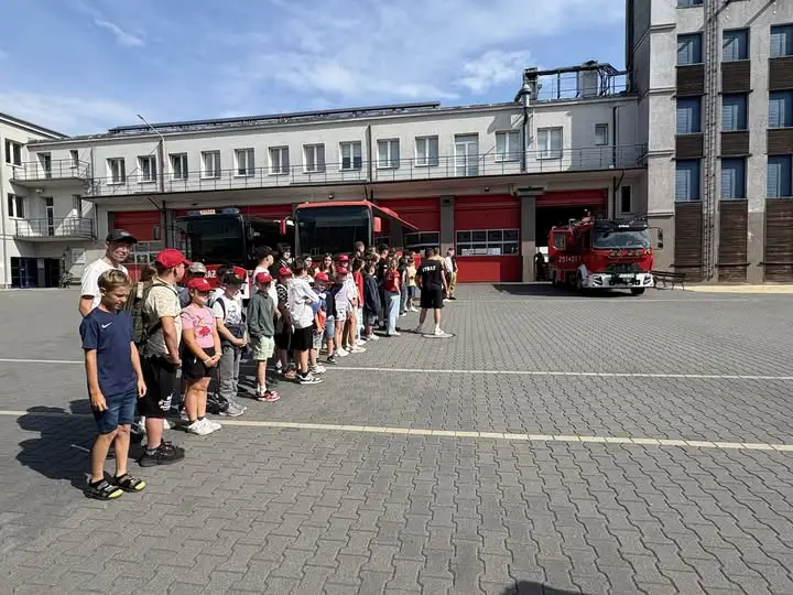 Młodzieżowe drużyny pożarnicze z gminy Rychtal na wycieczce edukacyjnej