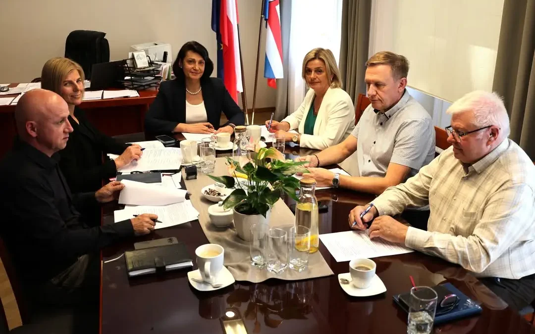 Powiat Kępiński modernizuje drogi – nowe nakładki bitumiczne na kilku odcinkach