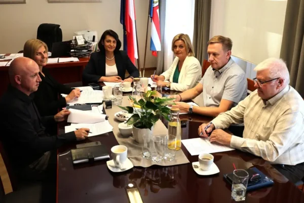 Powiat Kępiński modernizuje drogi – nowe nakładki bitumiczne na kilku odcinkach