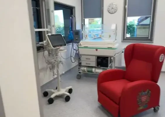 Nowe fotele do kangurowania w Szpitalu w Kępnie od WOŚP
