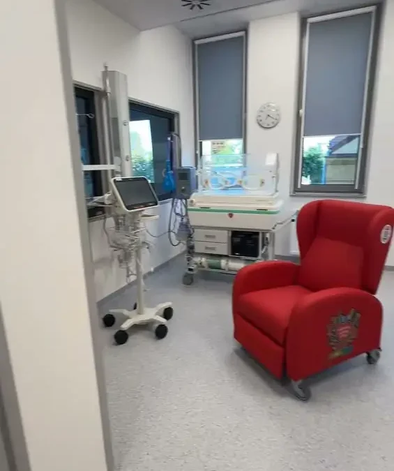 Nowe fotele do kangurowania w Szpitalu w Kępnie od WOŚP