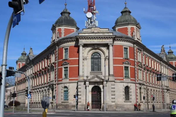 TOP12 Kępno: Poczta przy Kościuszki – architektoniczna perła i świadek historii