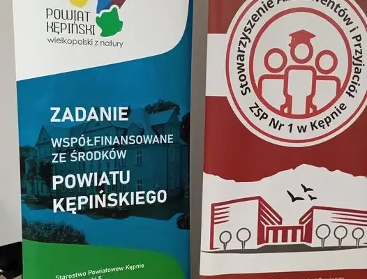 Międzypokoleniowe warsztaty florystyczne w Bralinie: seniorzy i młodzież tworzyli kwiaty z pręcików