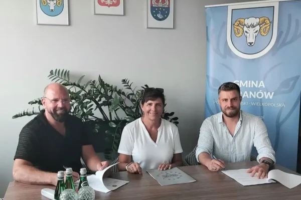 Mroczeń: 45 ekologicznych latarni oświetli ścieżkę pieszo-rowerową