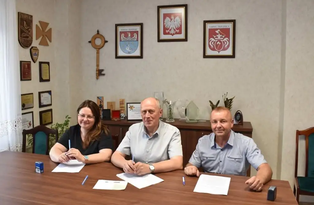 Trzcinica: umowa na dowóz uczniów podpisana