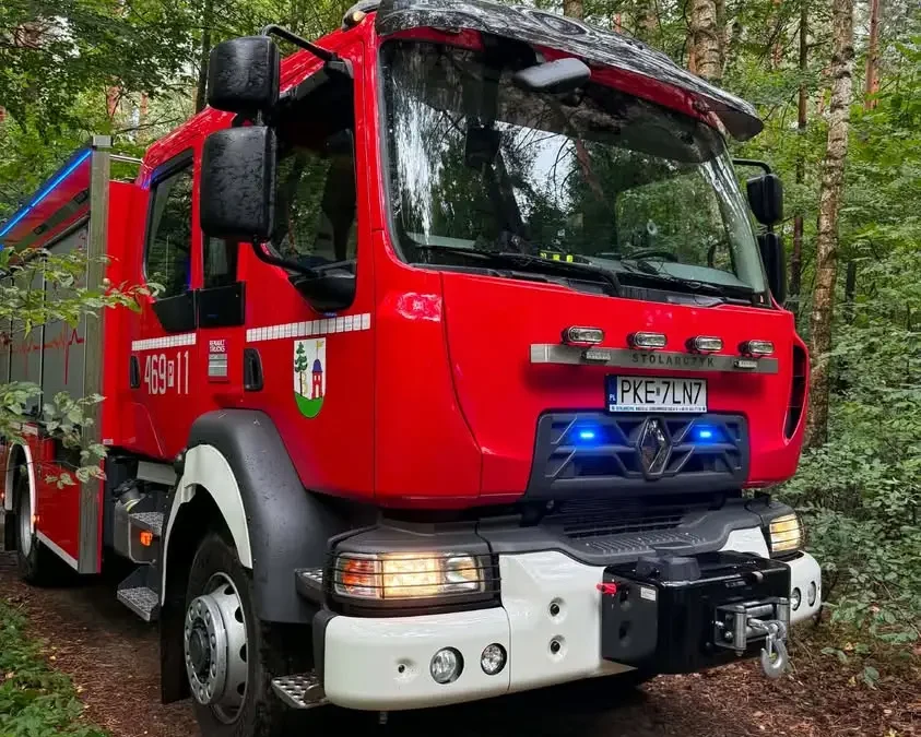 Powalone drzewo w Weronikopolu – interwencja OSP Bralin
