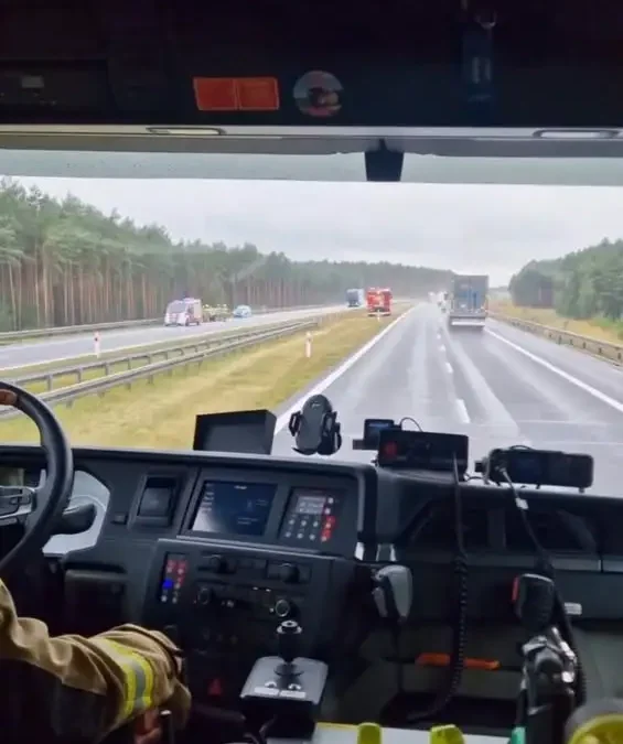 Dachowanie i kolizja na trasie S8 – interwencje służb w powiecie kępińskim