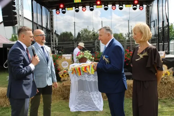 Dożynki Gminno-Parafialne w Taborze Wielkim: podziękowania za plony i wspólna zabawa