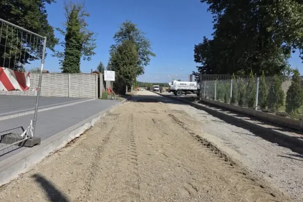 Postęp prac przy budowie ul. Strażackiej w Bralinie