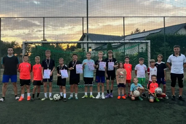 Turniej piłki nożnej w Trzcinicy: emocje, medale i sportowa rywalizacja