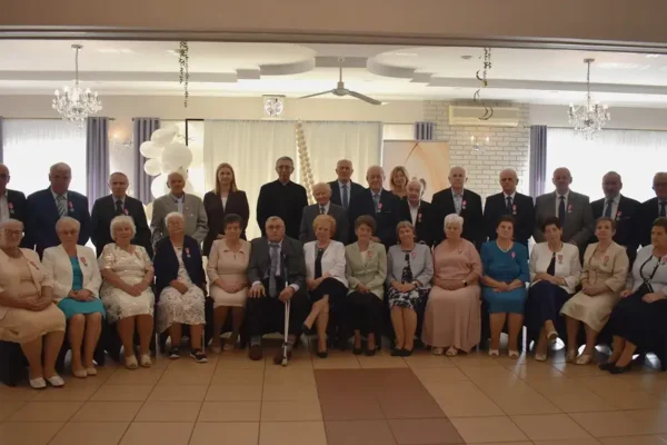Złote i Diamentowe Gody w Gminie Trzcinica – 17 par świętowało jubileusz małżeństwa