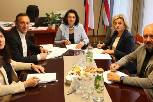 Porozumienie Powiatu Kępińskiego z Gminą Bralin na modernizację trzech dróg