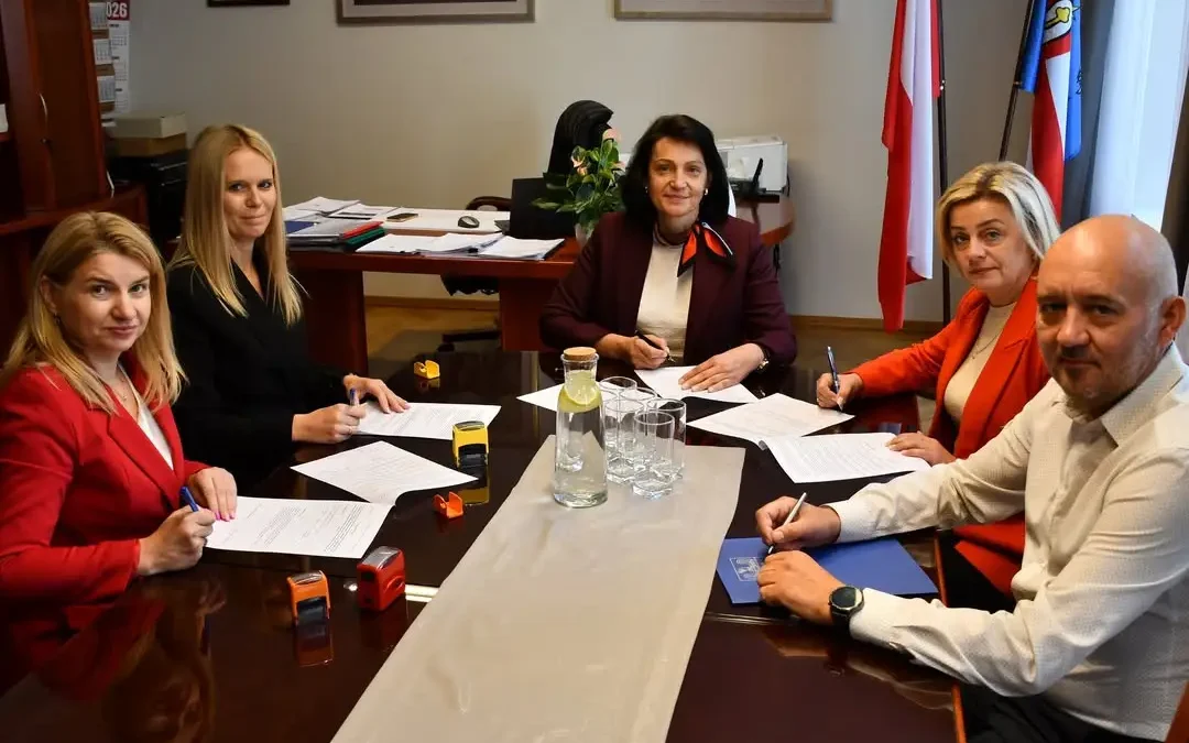 Powiat Kępiński i Gmina Łęka Opatowska podpisały umowę na modernizację dróg
