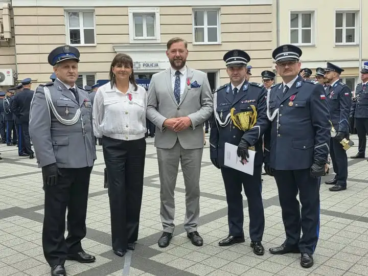 Święto Policji w Poznaniu: odznaczenia dla funkcjonariuszy i samorządowców z powiatu kępińskiego