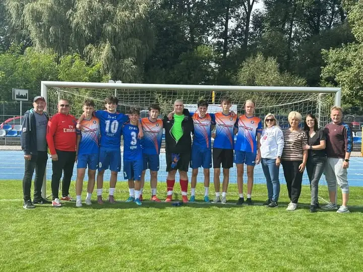 Szkolna drużyna z podium w Wieruszowie. Kacper Mielcarek najlepszym bramkarzem turnieju