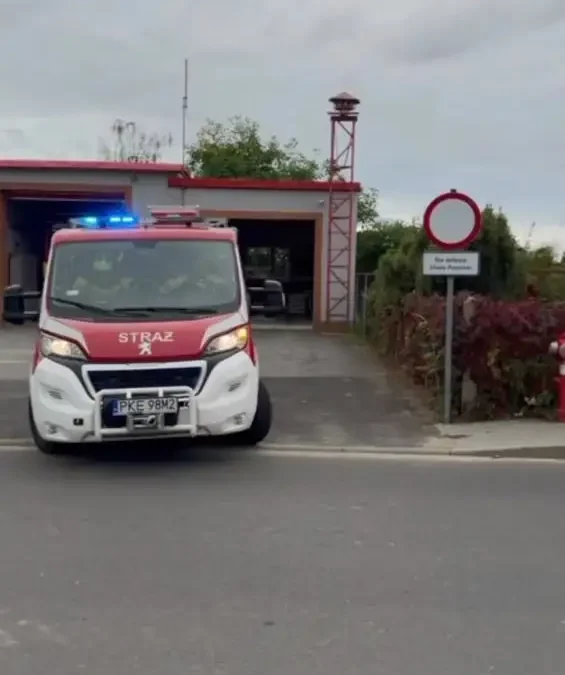 Zderzenie dwóch pojazdów na trasie S8 pod Słupią. Interweniowały służby ratunkowe