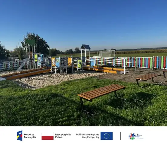 Miechów: nowy plac zabaw i odnowione boisko dzięki funduszom unijnym