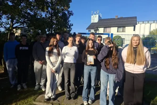 Ogólnopolski Dzień Głośnego Czytania w kępińskiej szkole – czytano „Lorda Jima”