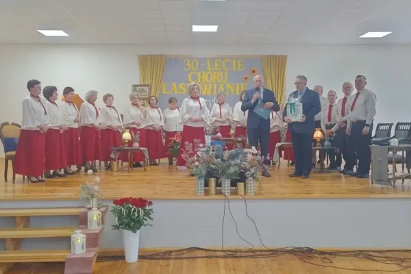 Chór Laskowianie świętował 30-lecie. Jubileuszowa msza i tort od wójta