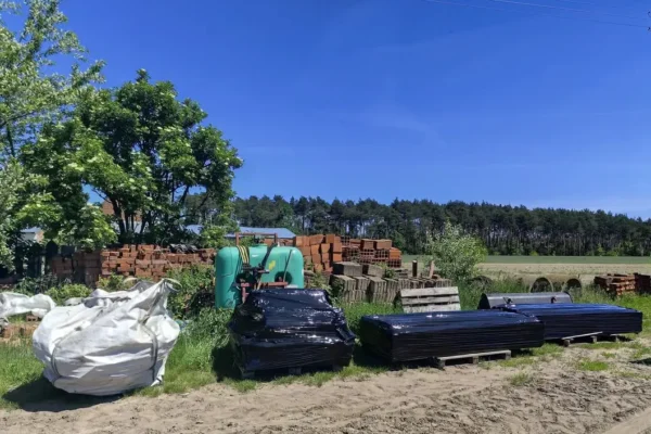 Powiat kępiński podsumowuje usuwanie azbestu – 158 ton mniej w latach 2025–2026