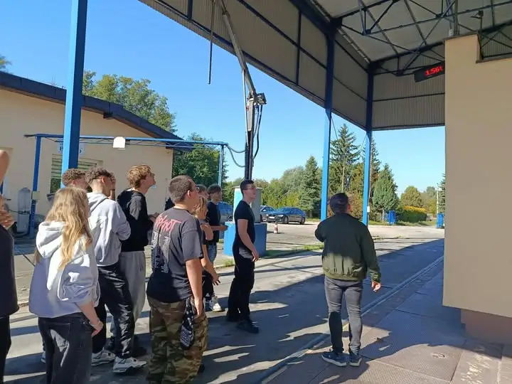 Uczniowie z Kępna zwiedzili elewator zbożowy ELEWARR