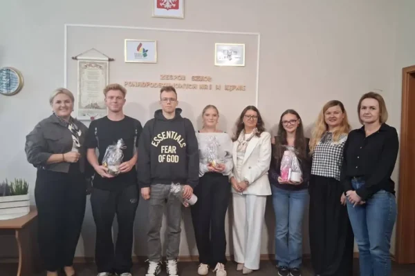 Kępińscy uczniowie nagrodzeni w konkursie plastycznym o przeciwdziałaniu przemocy rówieśniczej