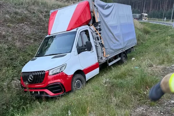 Kolizja drogowa na węźle Bralin — akcja służb ratunkowych