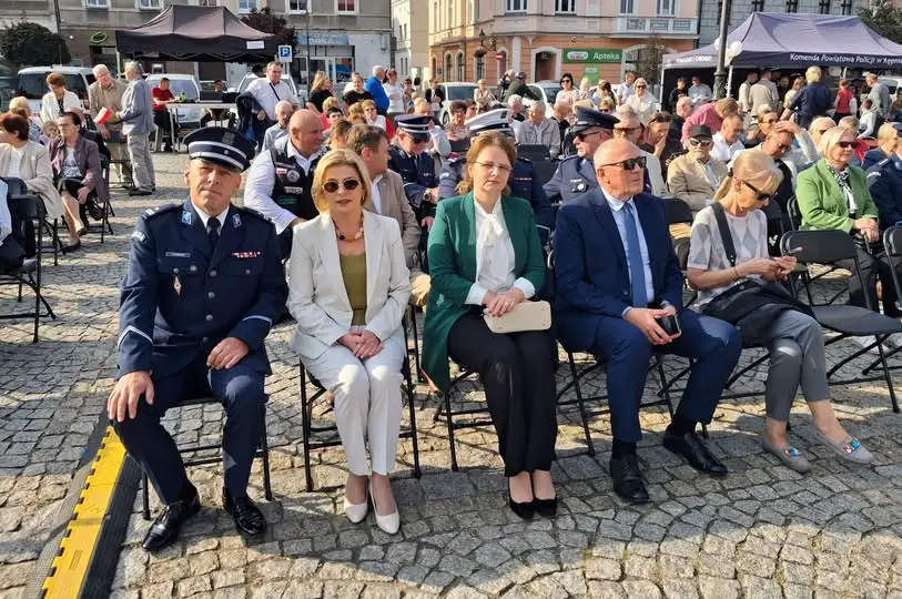 Koncert patriotyczny w Kępnie – Orkiestra Policyjna i Magdalena Tul na scenie