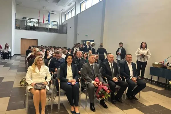 Dzień Edukacji Narodowej w ZSP Nr 2 w Kępnie – wręczono nagrody Starosty i Dyrektora