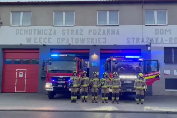 Hołd dla strażaków z Niska – OSP Łęka Opatowska włączyła sygnały