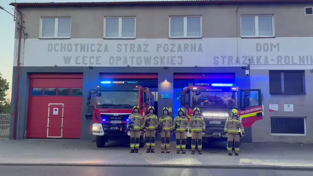 Hołd dla strażaków z Niska – OSP Łęka Opatowska włączyła sygnały