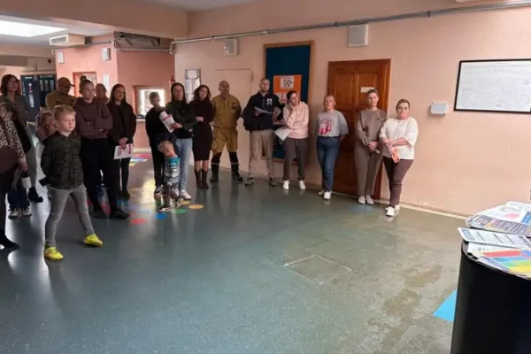 Kępińscy policjanci szkolili rodziny z Łęki Mroczeńskiej w ramach Krajowego Treningu Rodzinnego
