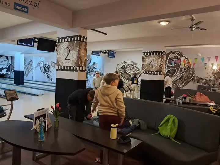 Klasa 5a z Namysłowa na kręglach w Zorzy – integracja i pizza