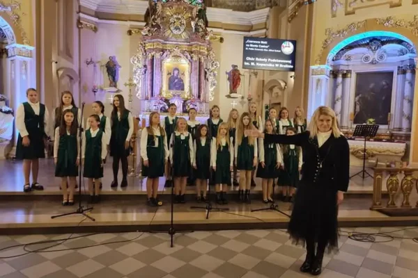 Chór z Bralina zaśpiewał patriotyczne pieśni w Kępnie