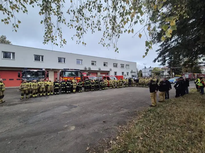 Strażacy z powiatu jasielskiego ćwiczyli gaszenie wycieku benzyny w UNIMOT Terminale