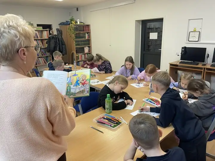 Leśne tajemnice opanowały bibliotekę w Rychtalu – Noc Bibliotek 2026 za nami