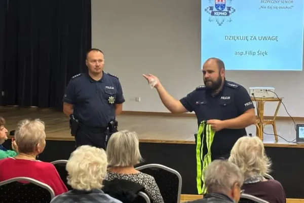 Rychtal: policjanci uczyli seniorów, jak nie dać się oszukać