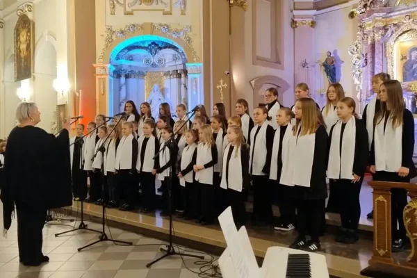 Kępno: Koncert „Głosy pokoleń” połączył 342 wykonawców z 11 chórów