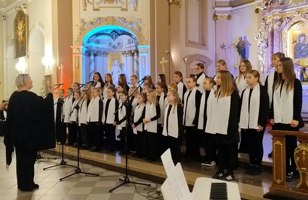 Kępno: Koncert „Głosy pokoleń” połączył 342 wykonawców z 11 chórów